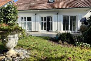 🏡Familienfreundliches Einfamilienhaus in Höchberg b. Würzburg – großzügig, ruhig gelegen, ab sofort – Die vollständige Adresse der Immobilie erhältst du vom Anbieter., 97204 Höchberg – Vorschaubild 1