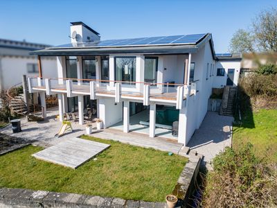 Exklusive Architektur
mit spektakulärem Panoramablick und Pool