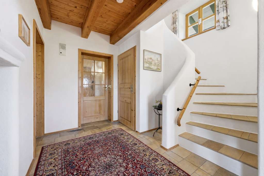 Immobilie in Rohrdorf - Gepflegtes Landhaus mit Alpenpanorama und Gartenbiotop - Bild 3