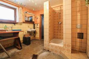 Renovierungsbedürftiges Reihenmittelhaus mit Terrasse und Stellplatz – 5 Zimmer auf ca. 70 m² – Die vollständige Adresse der Immobilie erhältst du vom Anbieter., 9114 Borna-Heinersdorf, Chemnitz – Vorschaubild 9