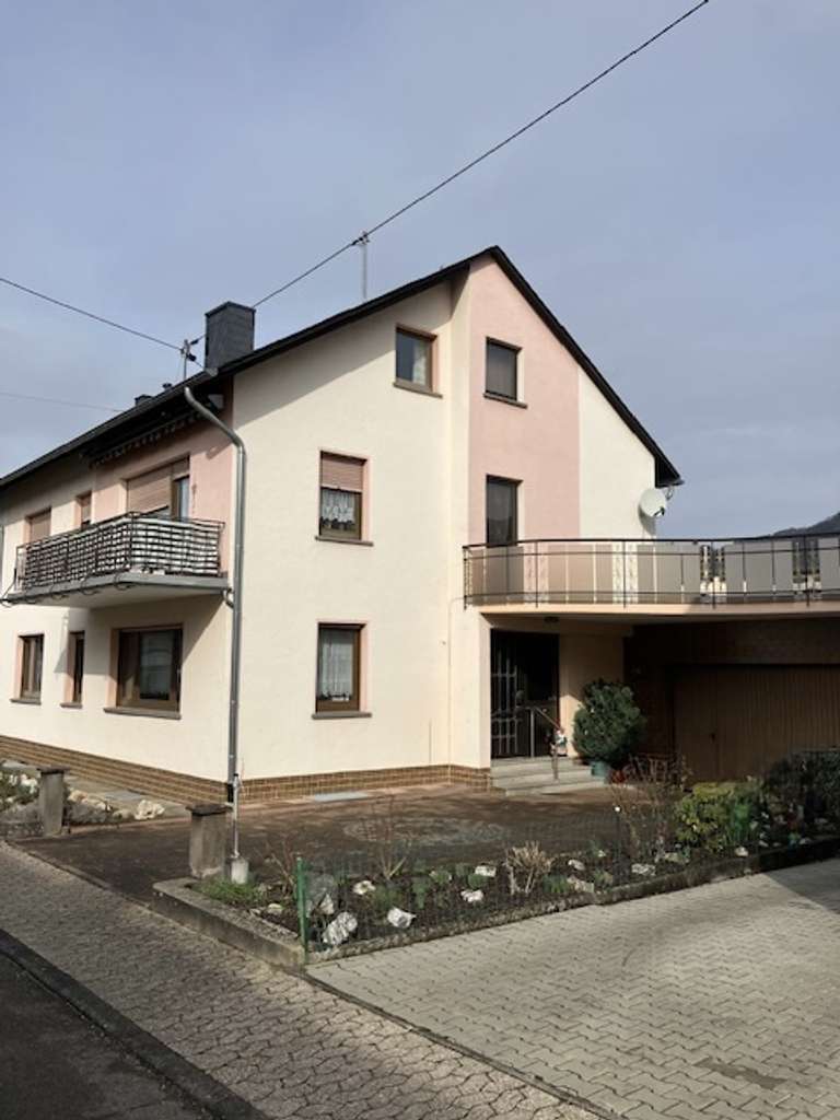 Immobilie in Boppard - Gepflegtes Zweifamilienhaus mit Doppelgarage und großer Dachterrasse - Bild 2