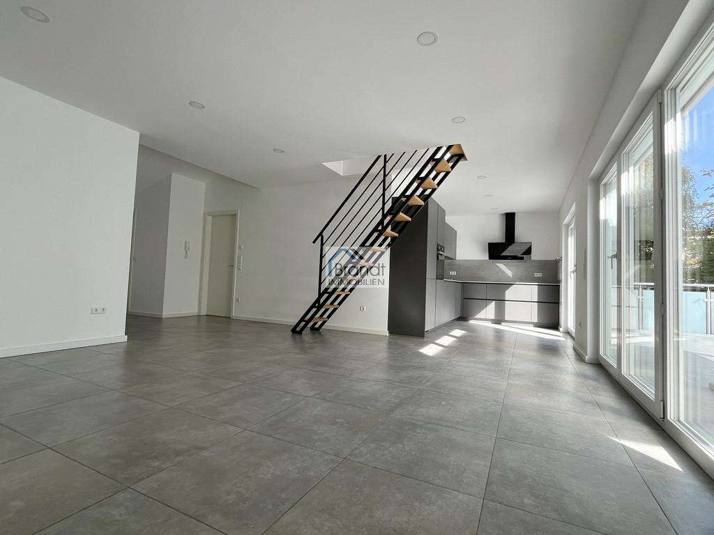 Immobilie in Rosdorf - Lichtdurchflutete 3-Zimmer-Wohnung, traumhafte Dachterrasse und niedrigen Energiekosten in Rosdorf! - Bild 1