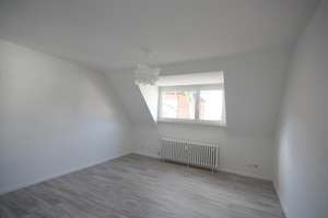 Renovierte 2,5-Zimmer-DG-Wohnung in Oberhausen, zentrale Lage – Straßburger Straße 218, 46045 Dümpten, Oberhausen – Vorschaubild 2