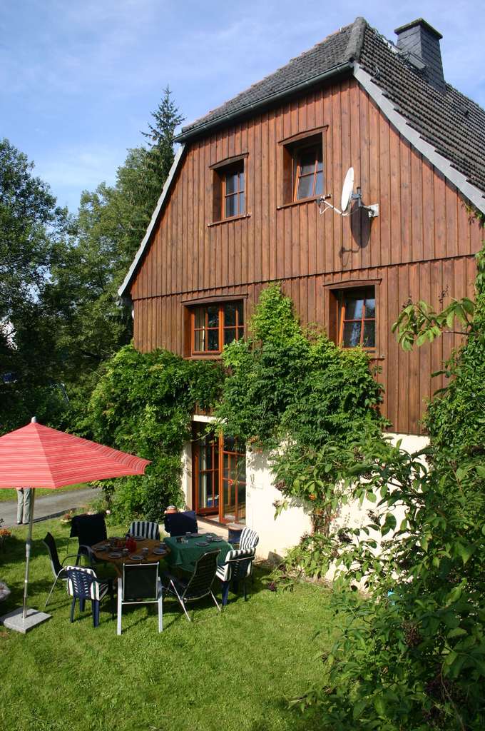 Immobilie in Hohnstein - Historisches Mehrfamilienhaus mit Bauernhof-Charme in der Sächsischen Schweiz - Bild 1