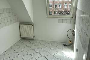 Renovierte 2-Zimmer-Dachgeschosswohnung in Wuppertal Barmen – Gewerbeschulstr. 79, 42289 Heckinghausen, Wuppertal – Vorschaubild 2