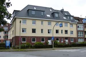 Neuwertige 2-Zimmer-DG-Wohnung mit Einbauküche in Stellingen, Hamburg