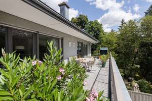 Exklusive Penthousewohnung mit Wohnrecht und großer Dachterrasse in Bestlage Solln!