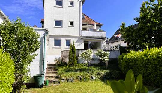 Bild von Gepflegtes 3-Parteienhaus in angenehmer Wohnlage mit Garten und Garage.