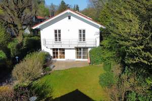 Elegant & geräumig: Stilvolles Einfamilienhaus mit Gartenparadies – sofort verfügbar