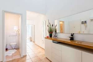Lichtdurchflutete 4-Zimmer-DG-Wohnung mit Süd-Dachterrasse und neuer Hybrid-Wärmepumpenheizung – Die vollständige Adresse der Immobilie erhältst du vom Anbieter., 81475 Fürstenried-West, München – Vorschaubild 11