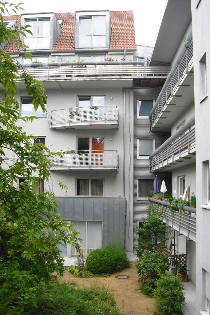 Immobilie in Landau in der Pfalz - Helle, kompakt geschnittene 2 ZKB in gepflegtem MFH - Bild 2