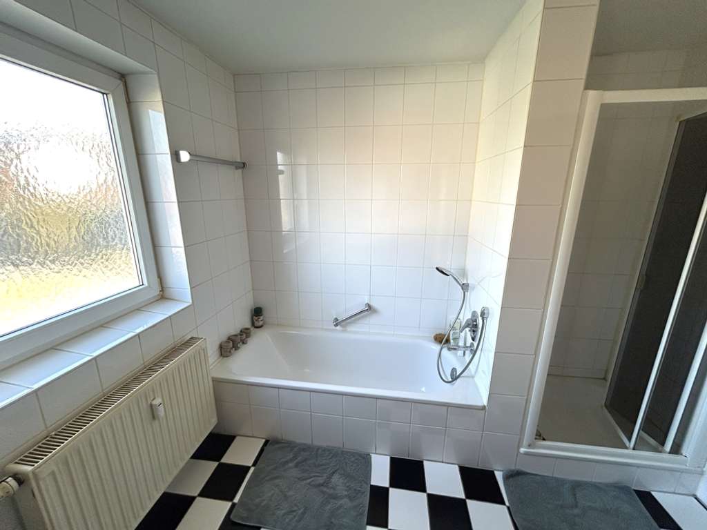 Immobilie in Eschenbach - Attraktive 3-Zimmer-Wohnung in Eschenbach in Toplage mit einem sonnigen Balkon und einer Garage! - Bild 3