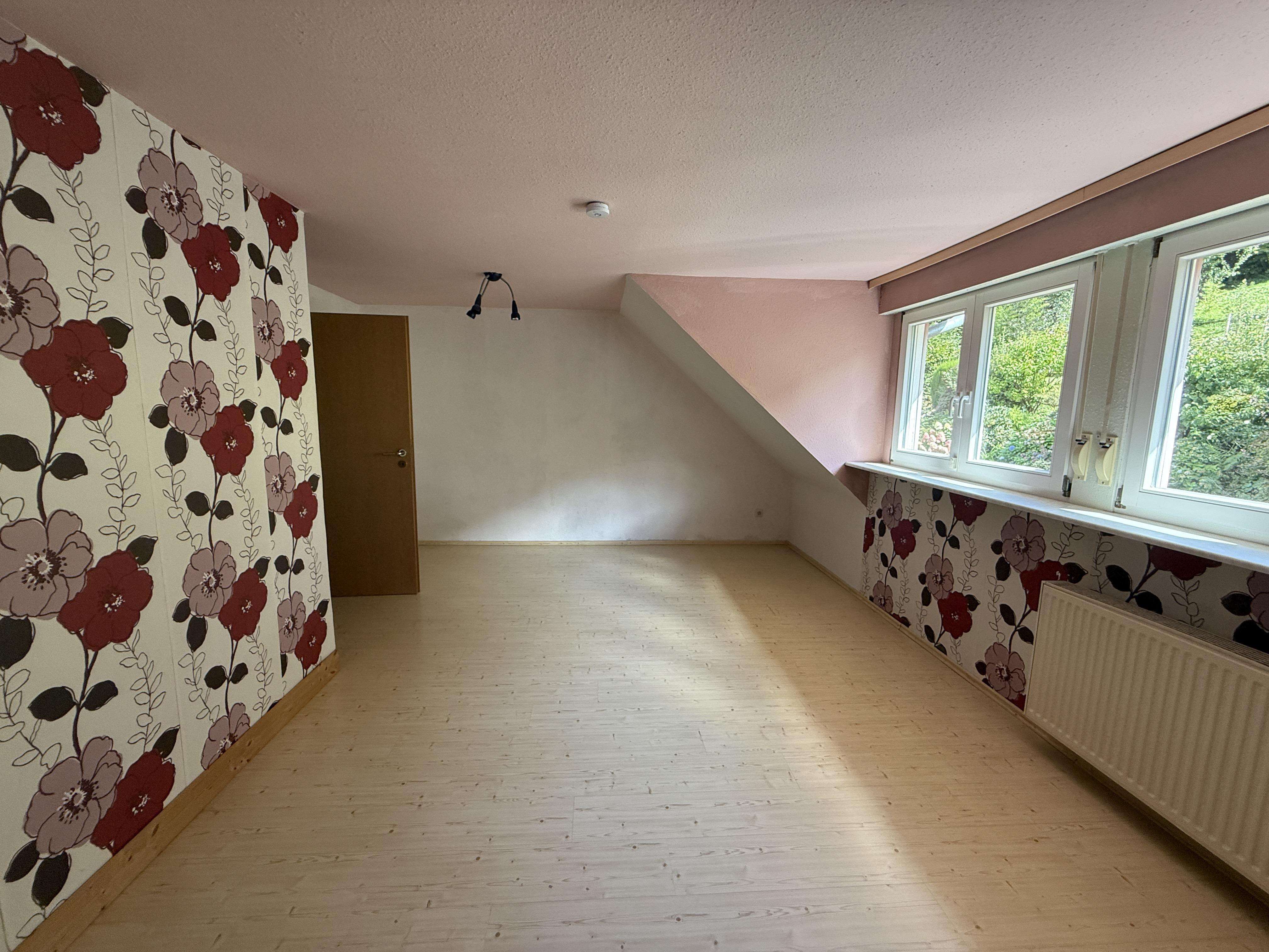 Immobilie in Hausach - Ein Zuhause zum Wohlfühlen – helles Reihenhaus mit Kachelofen, Balkon und lichtdurchflutetem Studio  - Bild 5