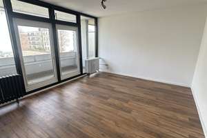 Sanierte 2 Zimmer Wohnung mit Balkon und EBK
