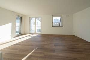 ERSTBEZUG - geräumige Erdgeschosswohnung in zentraler Lage