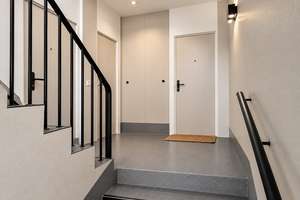 Hollenders Immobilien: Attraktives Investment - Renoviert, Möbliert, Leerstehend und Provisionsfrei – 50676 Altstadt/Süd, Köln – Vorschaubild 2