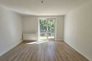 Schick sanierte 3-Zimmer-Wohnung mit sonnigem Balkon – Pirnaer Landstraße 47a, 1237 Dresden – Vorschaubild 2