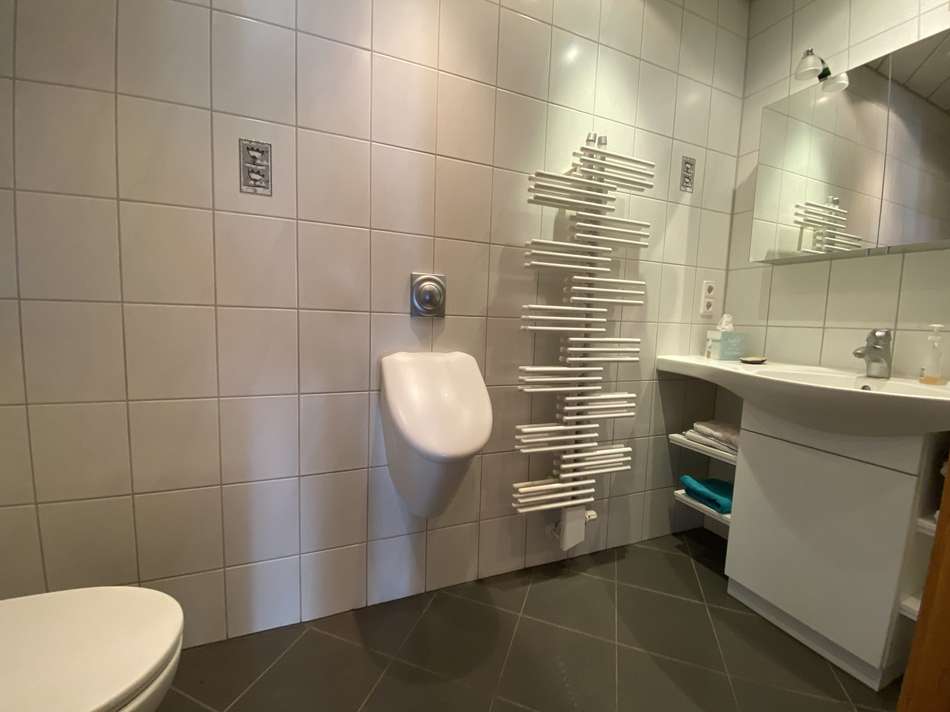 Zweites Badezimmer