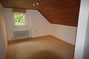 Freundliche, gepflegte 2,5-Zimmer-DG-Wohnung in Kirchdorf an der Amper