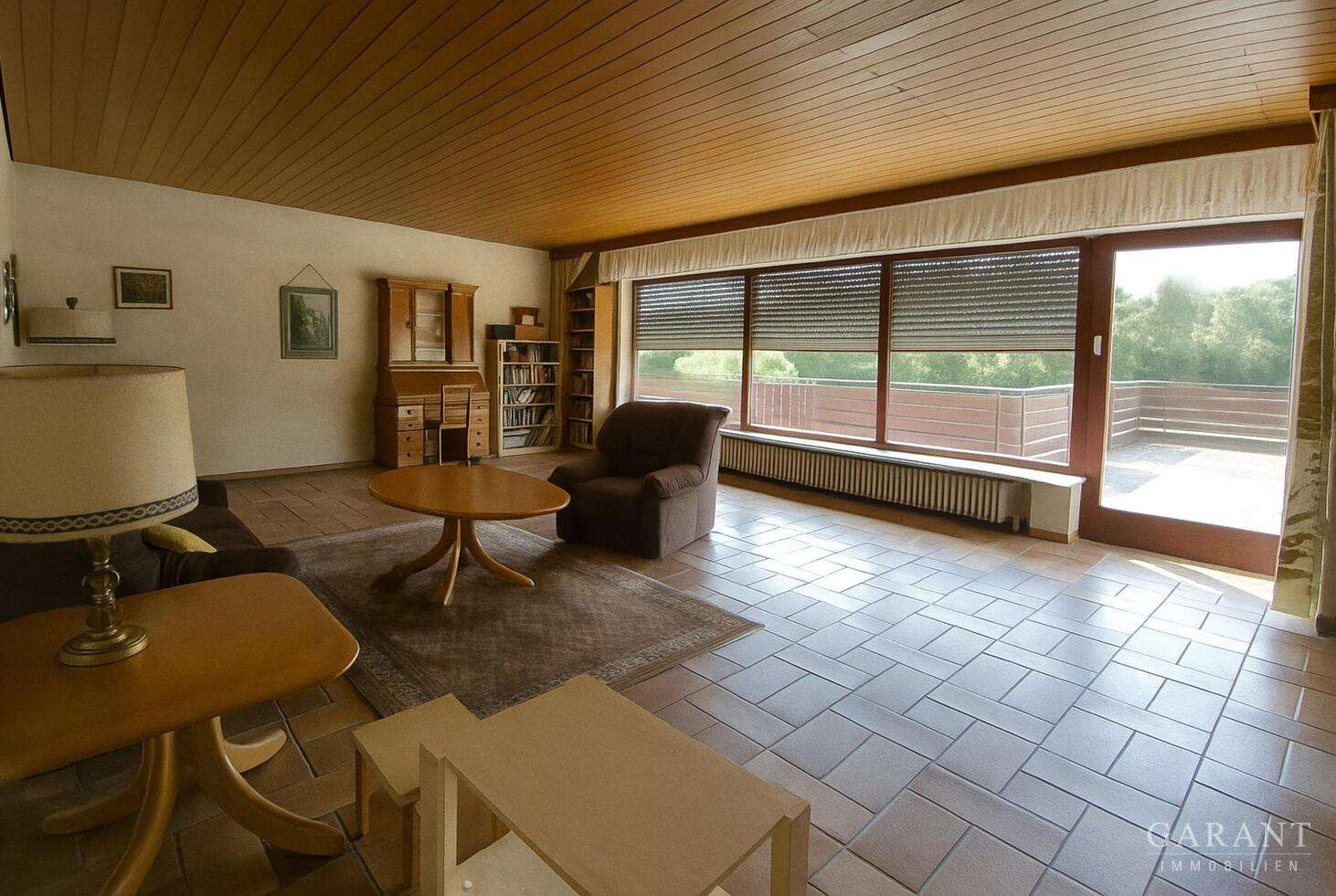 Immobilie in Simmelsdorf - Großzügiges Einfamilienhaus mit über 230 qm Wohnfläche und herrlichem Garten in Simmelsdorf - Bild 3