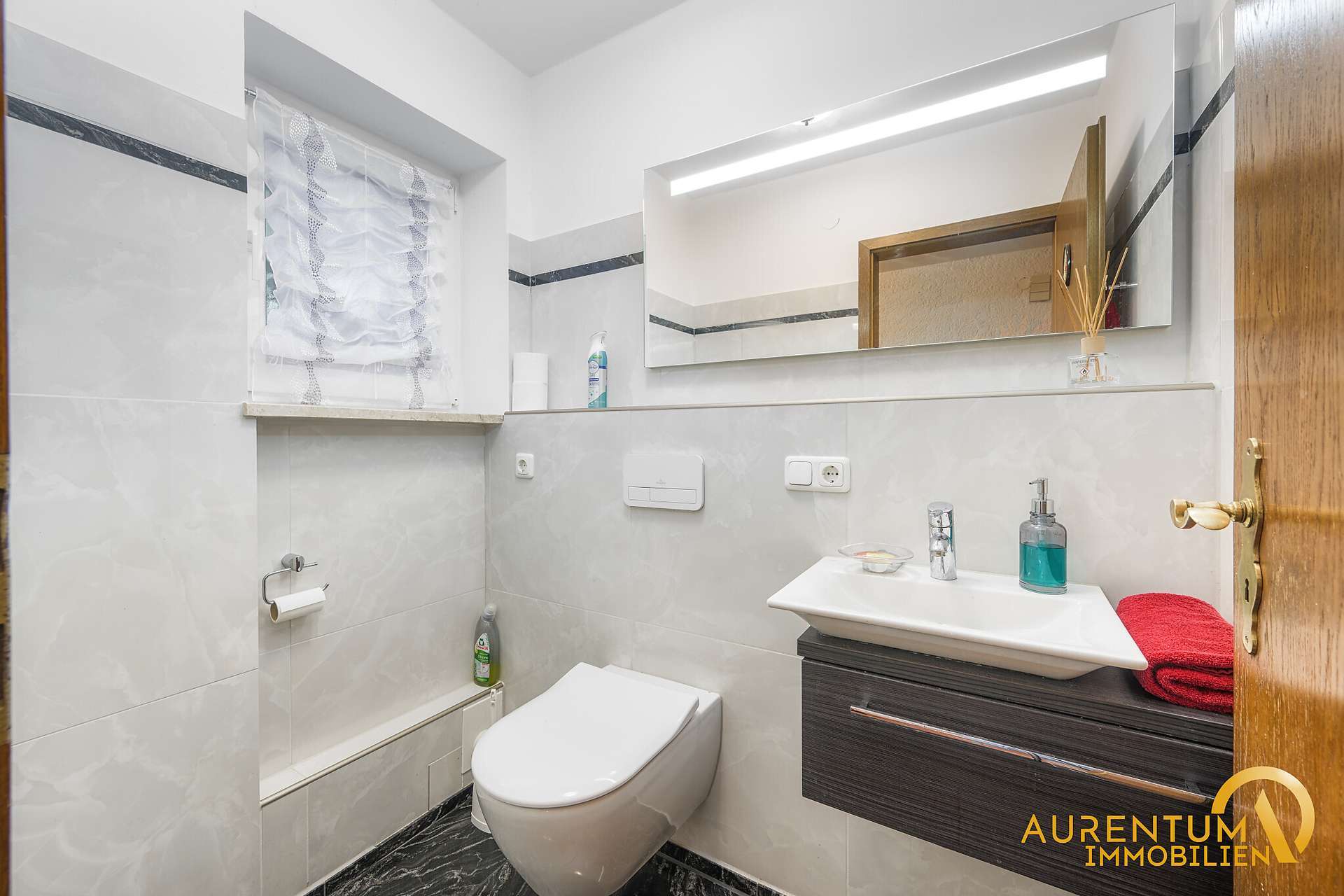 Immobilie in Bruckberg - SOFORT FREI: Großzügiger Bungalow mit Einliegerwohnung, weitläufigem Grundstück und einmaligem Blick - Bild 7