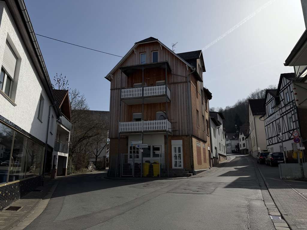 Immobilie in Schmitten - Schmitten im Taunus - Renditeobjekt - Mehrfamilienhaus mit 3 Eigentumswohnungen und Gewerbeeinheit - Bild 1
