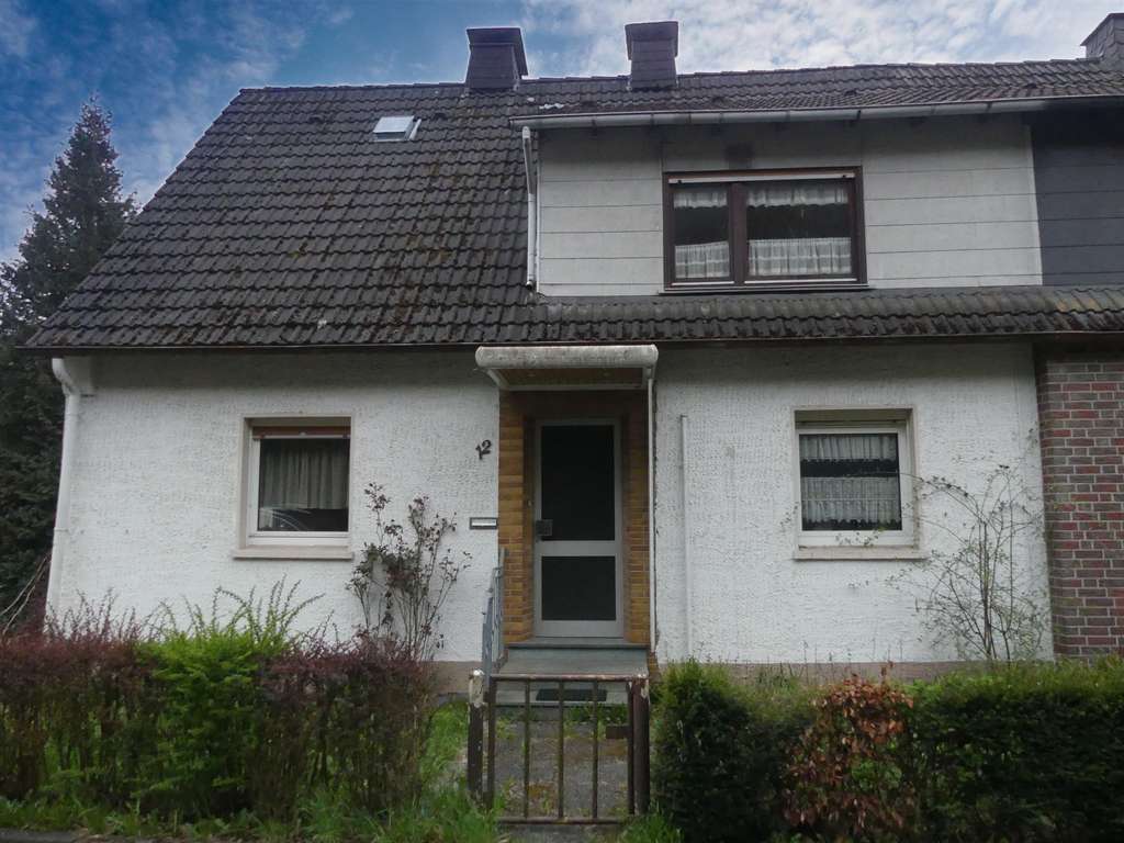 Immobilie in Werdohl - Wohnen im Grünen: Einfamilienhaus mit vielen Möglichkeiten in Werdohl zu verkaufen! - Bild 1