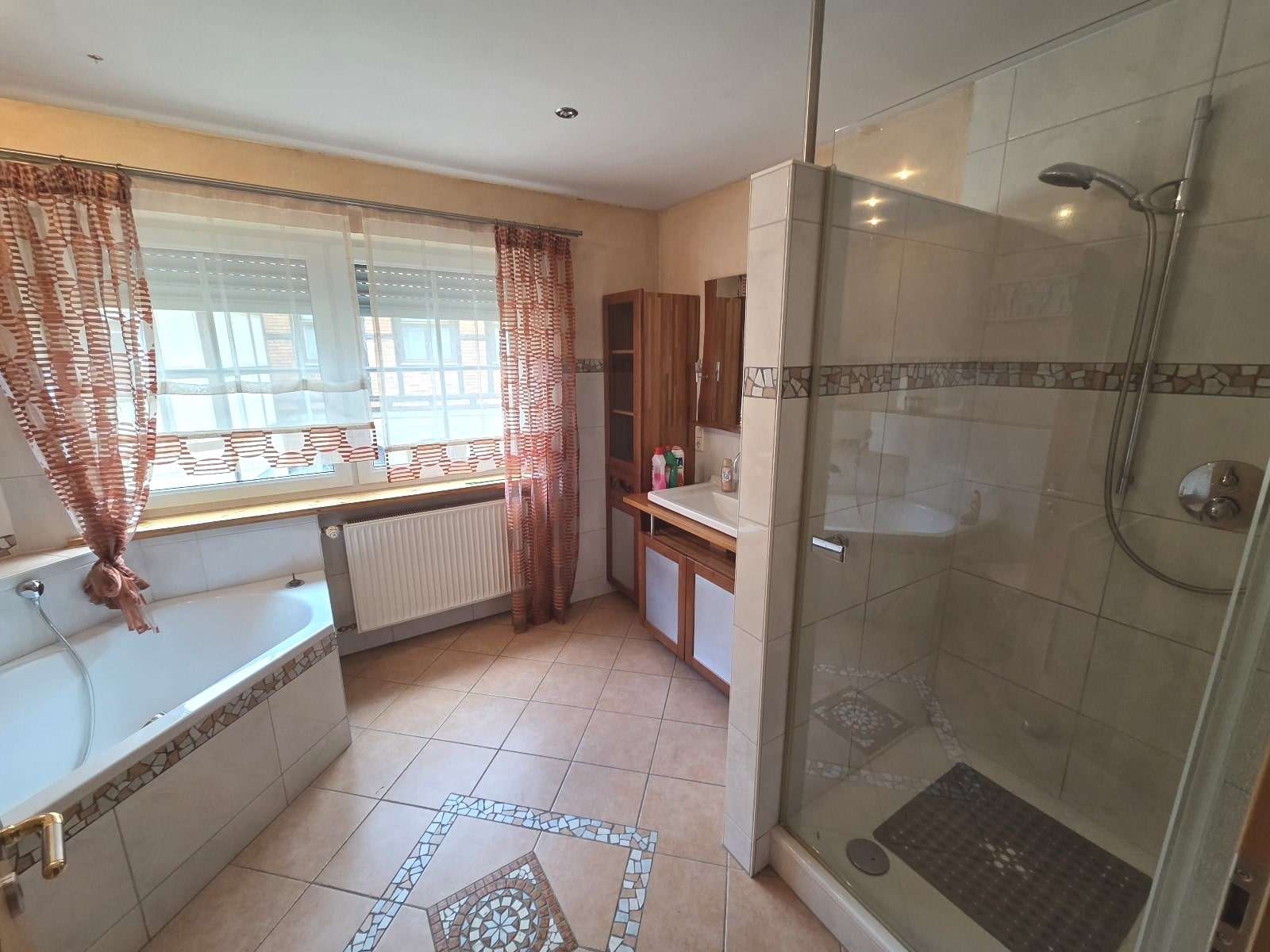 Immobilie in Maroldsweisach - *PREISREDUZIERUNG* Modernisiertes MFH inkl. Gewerbe mit Nebengebäude u. Garagen in zentraler Lage v - Bild 10