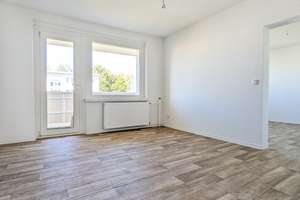 Charmante 2-Zimmer-Wohnung mit Balkon – Mendelejewstraße 21, 9599 Freiberg – Vorschaubild 3
