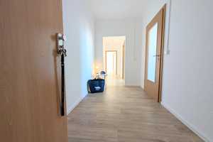 Sonnige 3-Raumwohnung inkl. Loggia mit Markise - auch WG-geeignet! – Carl-Bobach-Straße 14, 9120 Chemnitz – Vorschaubild 2