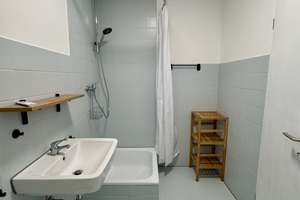 Modern möblierte 1-Zimmer-Wohnung mit neuer EBK in Eichstätt. Erstbezug nach Renovierung. – Kipfenberger Straße 1, 85072 Eichstätt – Vorschaubild 9