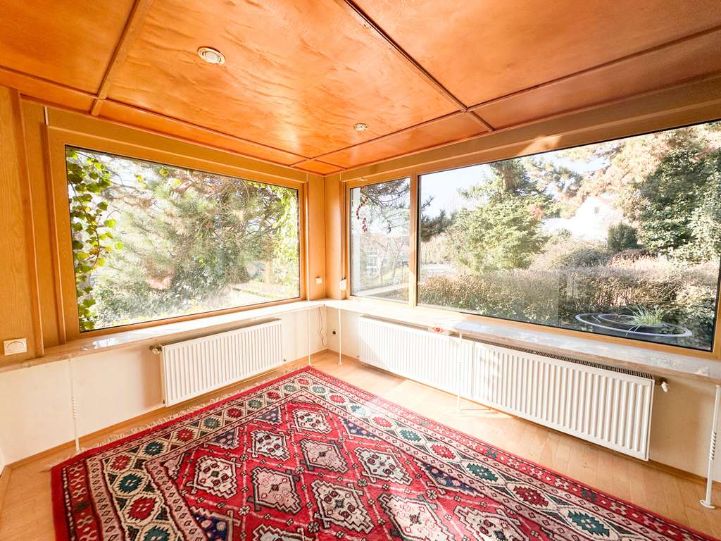 Immobilie in Bad Frankenhausen/Kyffhäuser - WOHNEN MIT AUSBLICK! Großzügiges Einfamilienhaus mit Wintergarten, Balkon und Sonnenterrasse - Bild 1