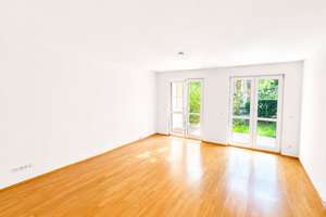**leerstehende, 3-Zimmer-Wohnung mit Terrasse und angrenzendem Gartenbereich**