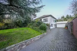 Exklusives Einfamilienhaus mit Einliegerwohnung und großem Grundstück in Top-Lage – Heinsberg (Kreis) – Vorschaubild 1