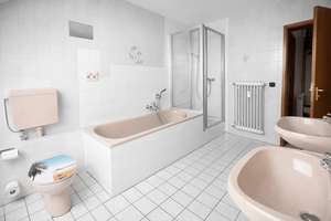 Großzügige 4-Zimmer-Maisonettewohnung mit TG-Stellplatz in Karlsruhe – Die vollständige Adresse der Immobilie erhältst du vom Anbieter., 76139 Waldstadt, Karlsruhe – Vorschaubild 2