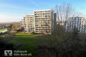 Dreizimmerwohnung mit Loggia und Tiefgaragenstellplatz in Köln-Junkersdorf