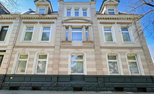 Herrschaftliche Beletage an der Oker: 165 m² Altbau-Traum mit 7 Zimmern, Wintergarten und Bootssteg