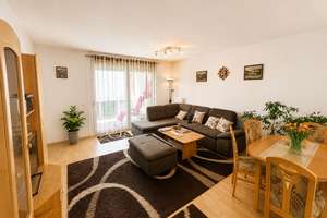 Barrierefreie und helle 2-Zimmer Wohnung mit EBK, überdachtem Balkon und Aufzug – Gerber Str. 1, 71560 Sulzbach an der Murr – Vorschaubild 2