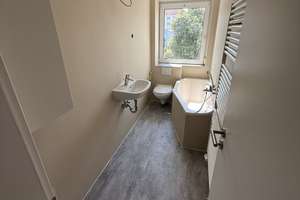 Hochwertig sanierte 3- Raum- Wohnung, Erstbezug in grüner Lage – Mittelstraße 8, 4509 Delitzsch – Vorschaubild 2
