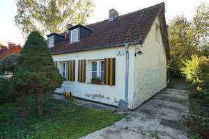 Hauptstadtmakler-Bezugsfreies und erweiterungsfähiges Haus mit großem Grundstück