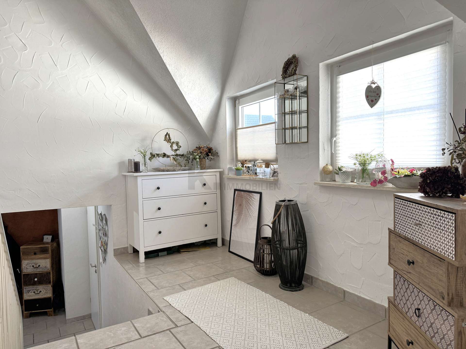 Immobilie in Oberhausen-Rheinhausen - EINZIGARTIGES WOHNERLEBNIS - GROßZÜGIGE MAISONETTE WOHNUNG AUF 3 EBENEN - Bild 7