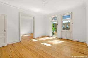 Sonnige Altbauwohnung im Westend mit EBK, Balkon und Garagenplatz mit Wallbox | WAGNER IMMOBILIEN – Scharnhorststraße 34, 65195 Wiesbaden – Vorschaubild 2