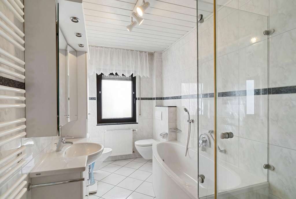 Immobilie in Biblis - Freistehendes Einfamilienhaus mit Garten und Blick ins Grüne - Bild 3