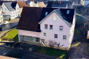 Mehrfamilienhaus mit Gewerbeeinheit und Ausbaupotential