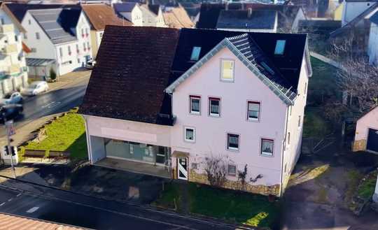 Mehrfamilienhaus mit Gewerbeeinheit