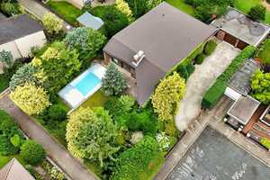 Stilvoller Bungalow in Hohenhameln: Ruhige Lage, Keller, Doppelgarage, zwei Kamine und Außenpool!  – Peine (Kreis) – Vorschaubild 2