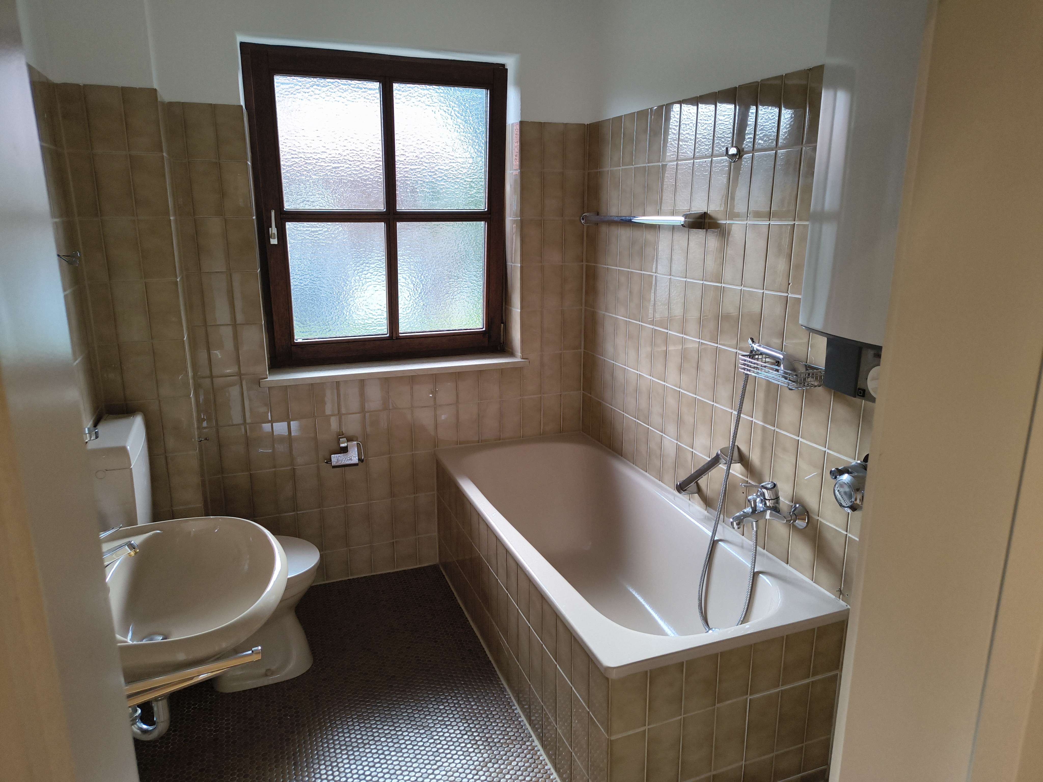 Immobilie in Eschenlohe - Charmante 2-Zi Wohnung im 1. OG mit Tageslichtbad - Bild 8