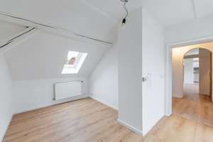 Wunderschöne 3 Zi Dachgeschoss Wohnung mit Balkon und Küche – Konradstr. -, 90429 Muggenhof, Nürnberg – Vorschaubild 10