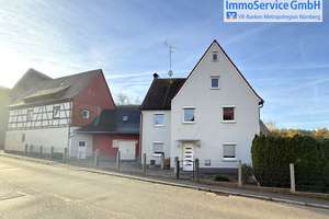 Vielseitig renoviertes Einfamilienhaus mit großem Nebengebäude und Garage. – Die vollständige Adresse der Immobilie erhältst du vom Anbieter., 91207 Lauf an der Pegnitz – Vorschaubild 1