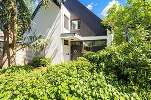 Exklusives Reiheneckhaus in Rheinnähe! Stilvolles Wohnen mit Garten in Düsseldorf-Wittlaer!